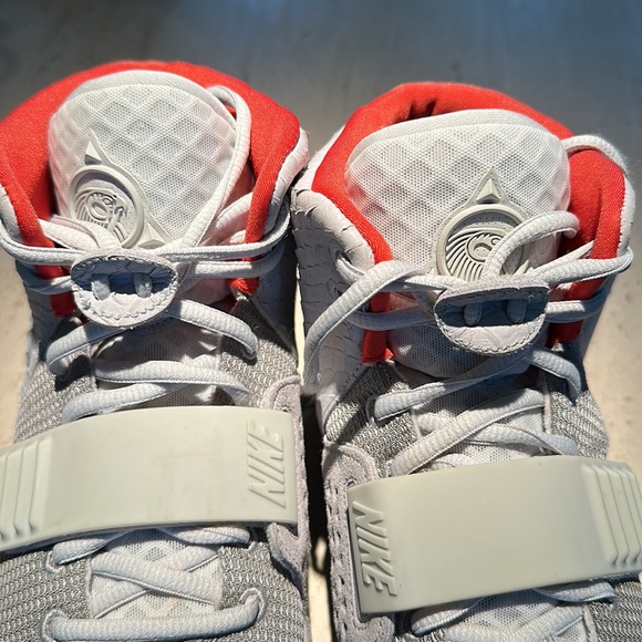 100% Authentic Nike Air Yeezy 2 Pure Platinum Men’s 10.5 main image 7